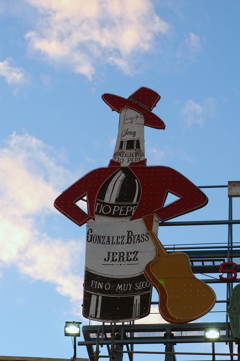 spain, sherry, cloud - sky, information sign, representation, road sign, guitar, nature, information, low angle view, non-western script, guidance, communication