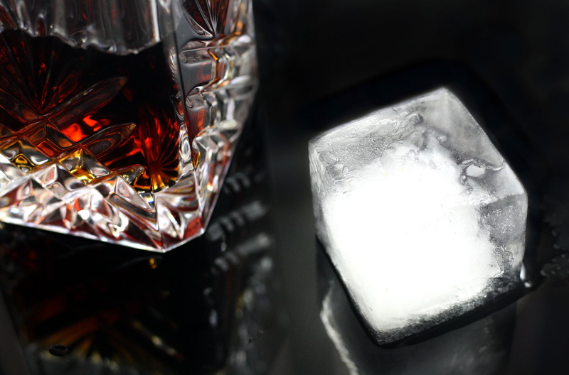 alcohol, glass, bar, refreshment, shiny, pub, alcoholic, cold, frozen, melting, no people, close-up, 2K, drink, beverage, ice Cube, crystal, cube, food and drink