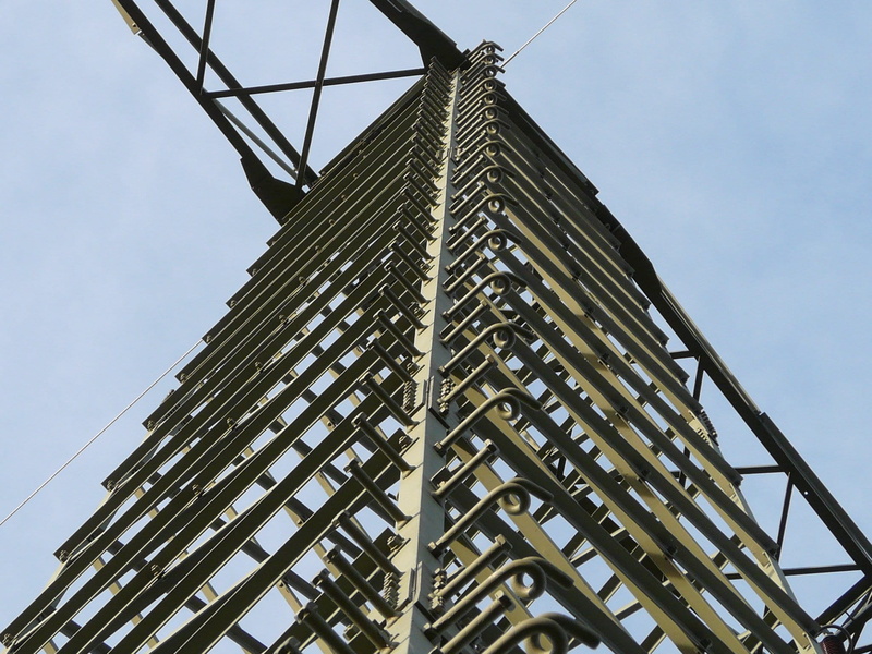 building, tall - high, steel, nature, pattern, clear sky, renewable energy, outdoors, 1080P, metal, modern, low angle view, day, technology, tower, screw