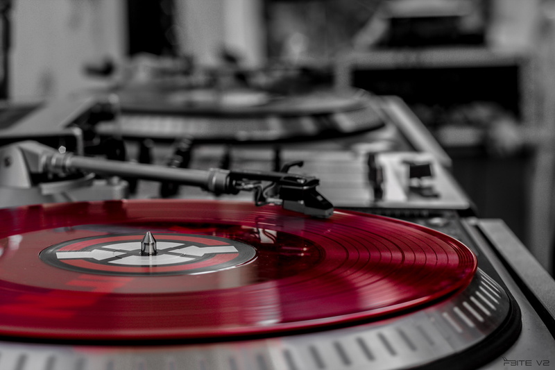 frostbite, black, russia, dj, vinyl, red, breaks, timecode, 4K, turntable, numark