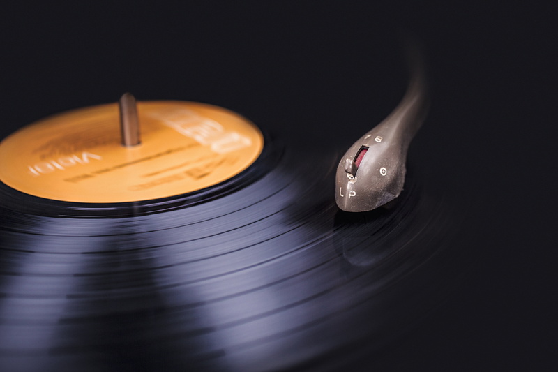 indoors, single Object, arts culture and entertainment, player, drop, motion, technology, no people, record player needle, economy, cartridge, backgrounds