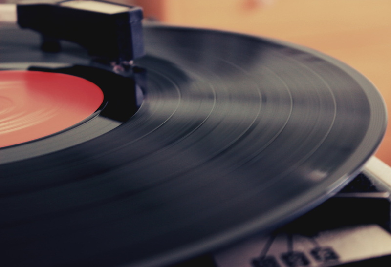 record player needle, audio equipment, no people, music, musical instrument, 1080P, turntable, black color, selective focus, record, musical equipment