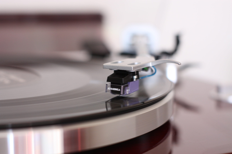 audio equipment, plate, arts culture and entertainment, lp, spinning, nightlife, retro, groove, focus on foreground, no people, withdrawal, music, vinyl