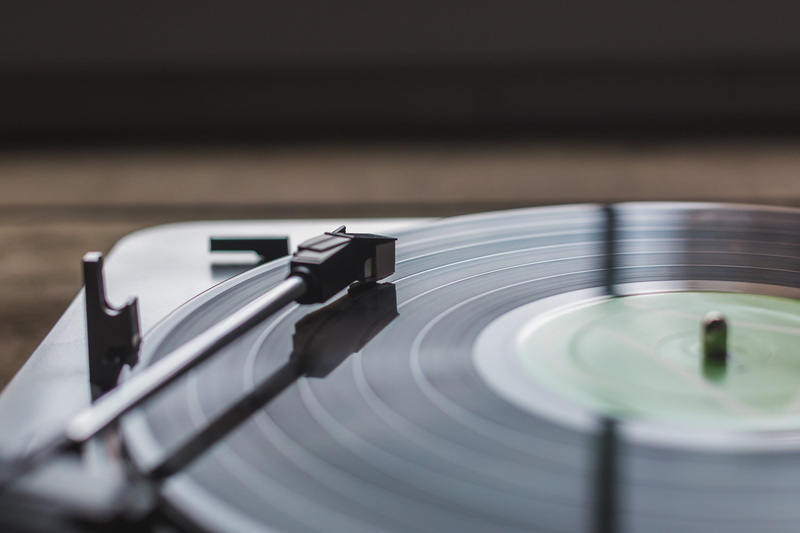 black color, arts culture and entertainment, studio shot, audio equipment, playing, musical equipment, Music, turntable, selective focus, photo, motion