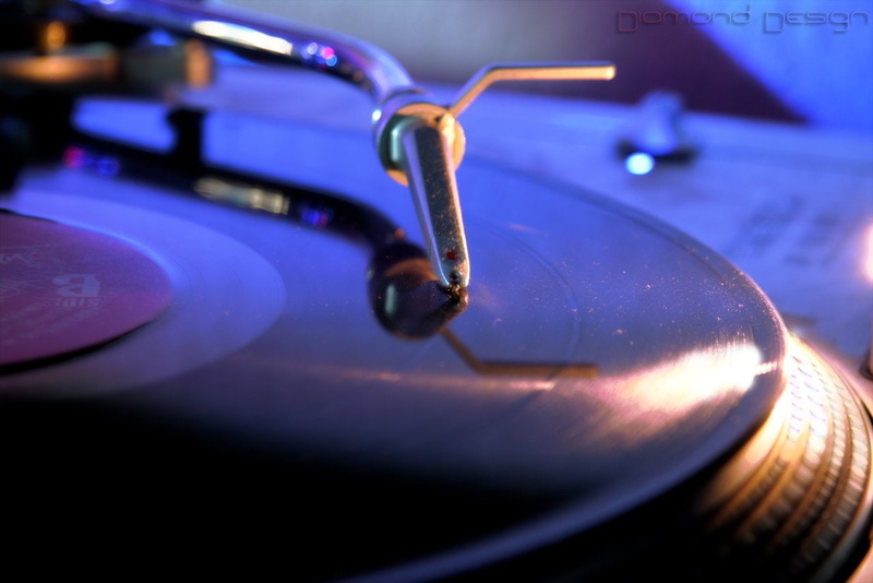 extreme close-up, retro styled, record player needle, close-up, Music, indoors, audio equipment, recording studio, gramophone, selective focus, record