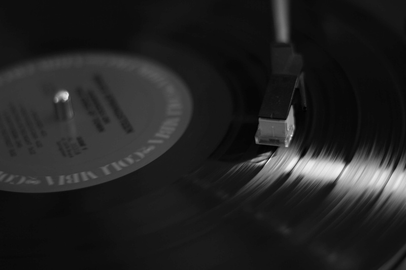 music, studio shot, indoors, musical instrument, close-up, spinning, nostalgia, retro styled, arts culture and entertainment, record player needle, 4K
