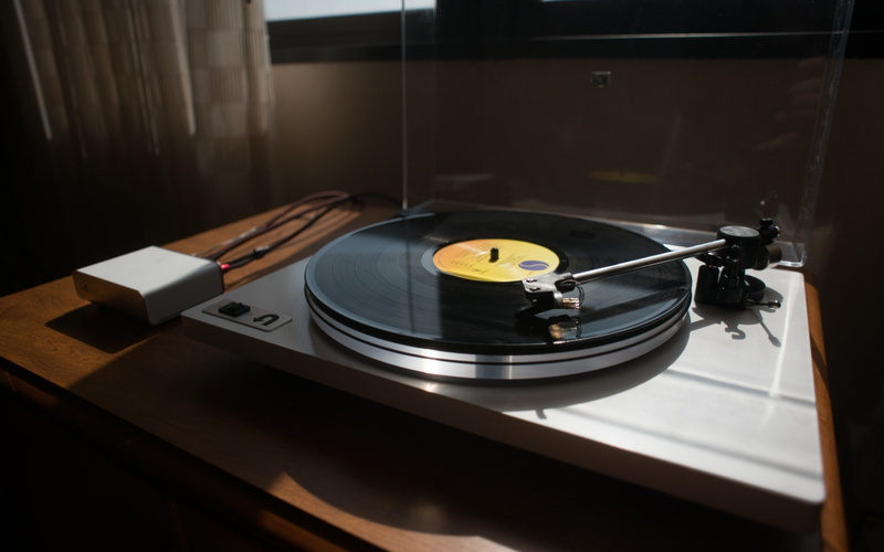 turntable, vinyl, close-up, sound recording equipment, music, record player needle, electrical equipment, 2K, musical equipment, gramophone