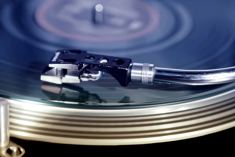 metal, retro styled, arts culture and entertainment, gramophone, vinyl, audio equipment, turntables, turntable, black, spinning, motion, 2K, indoors, player