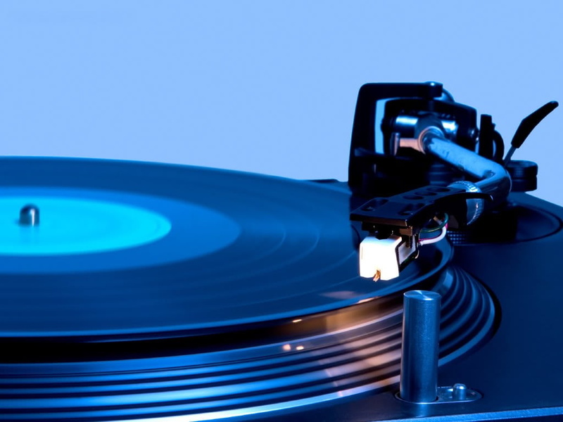 nightlife, audio equipment, technology, 480P, gramophone, no people, retro styled, music, copy space, close-up, industrial equipment, indoors, record player needle