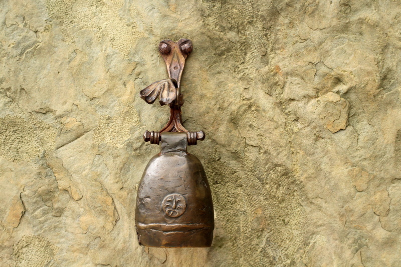 rusty, old, figured it out, 5K, decoration, entrance, wall - building feature, wall, no people, wood - material, art and craft, day, ornament, brass, creativity