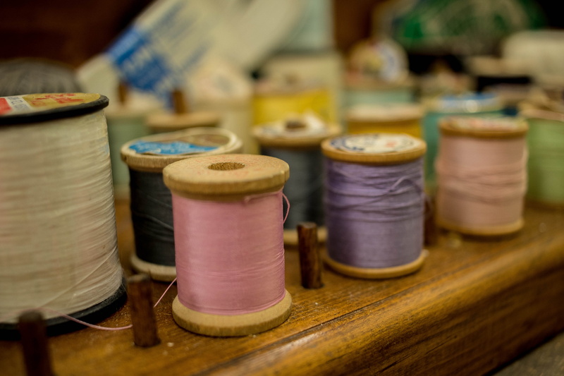 spool holder, united states, market, indoors, retail, spool, alterations, thread, business, organizer, sew, multi colored, arts, close-up, needle, spools