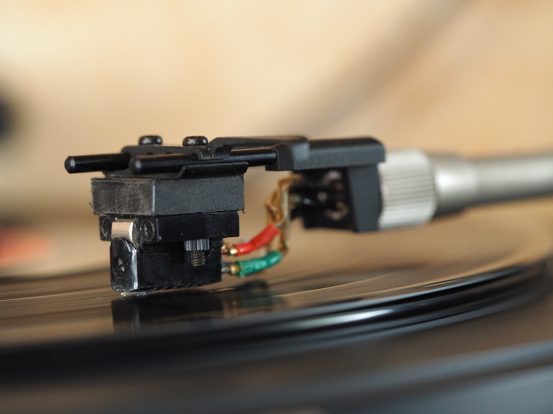 audio, indoors, ortofon, vinyl record, spinning, vinyl, equipment, vintage, metal, music, needle, retro, record player needle, no people, record, sound