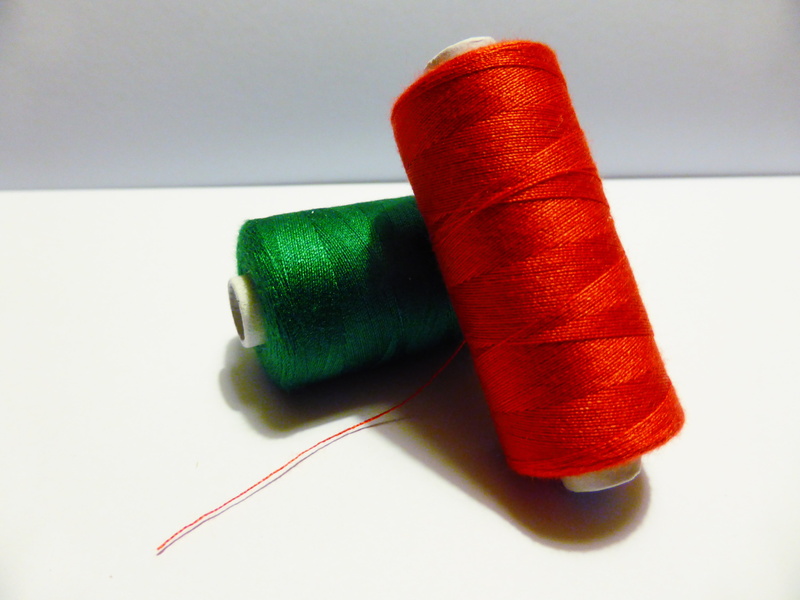 textile, clean, two objects, schneider, yarn, indoors, no people, spool, studio shot, hand labor, hobby, craft, white background, colorful, haberdashery