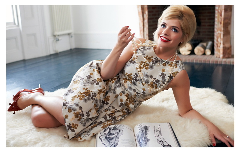 British, looking up, hair, pearl necklace, 1080P, Holly Willoughby, actress, long hair, real people, fireplace, women, young adult, indoors, casual clothing
