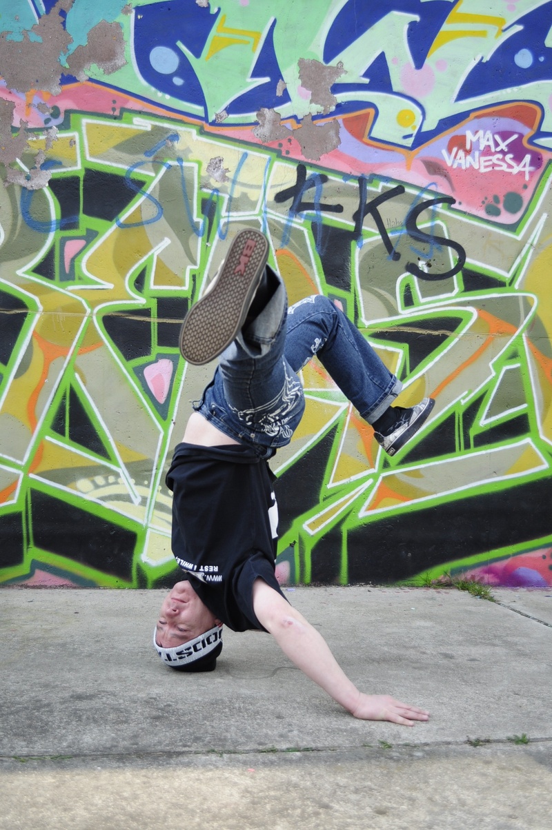 break, multi colored, boys, childhood, fun, playing, body, sport, gaffiti, child, motion, day, enjoyment, z, full length, lifestyles, one person, front