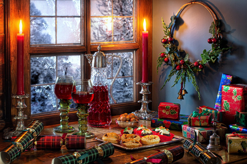 gifts, Christmas, glasses, 5K, style, wine, decanter, window, candles, cakes