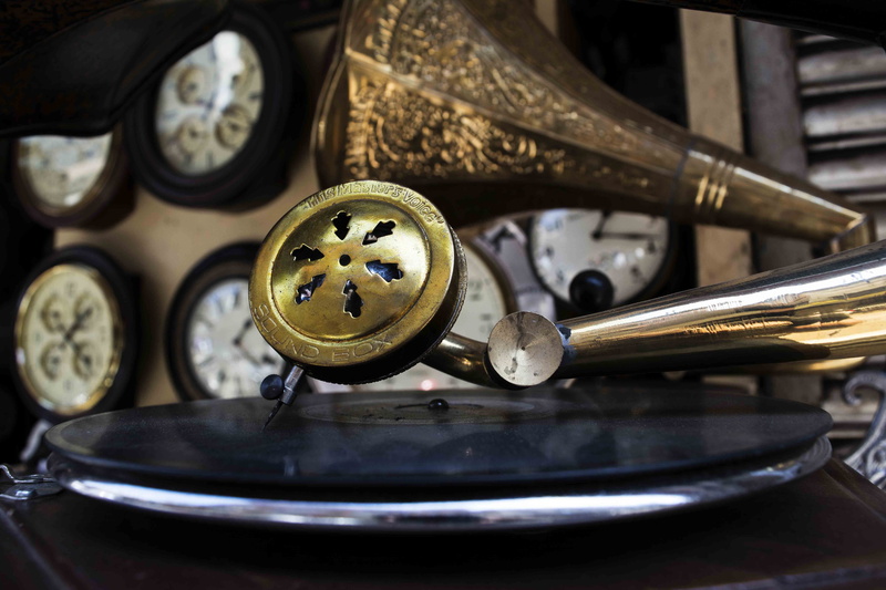 close-up, retro styled, high angle view, gramophone, machine part, vintage, wheel, music, retro, no people, still life, mode of transportation, focus on foreground