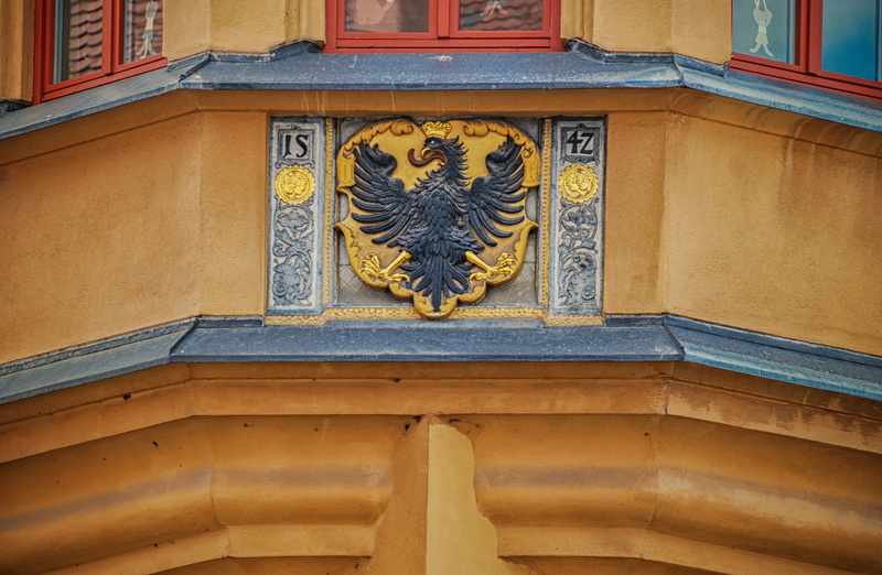 coat of arms, architecture, building exterior, low angle view, religion, 2K, adler, close-up, detail, heraldic, animal representation, the past, ornate