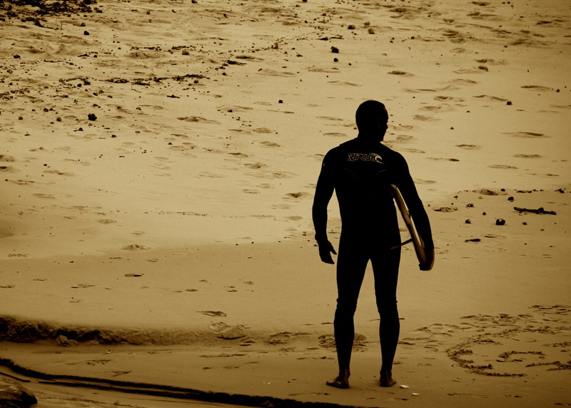 full length, men, standing, recreation, beauty in nature, silhouette, rear view, surfer, ocean, holiday, leisure activity, summer, watching, sand, surfing