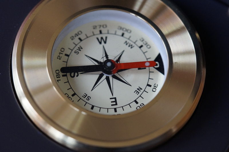 directory, single object, south, minute hand, close-up, circle, clock hand, 5K, needle, man made, north, clock face, orientation, clock, show, orient