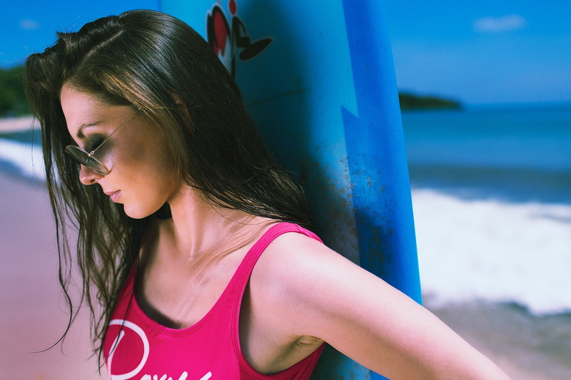 lifestyles, real people, one person, land, young adult, young women, beach, adult, women with glasses, model, girls, leisure activity, beauty, 1080P, sea