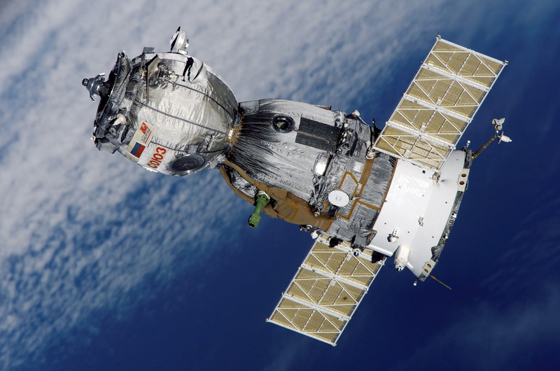 1080P, science, research, looking, industry, outdoors, solar cells, space travel, orbit, space shuttle, air vehicle, space station, spaceship, discovery