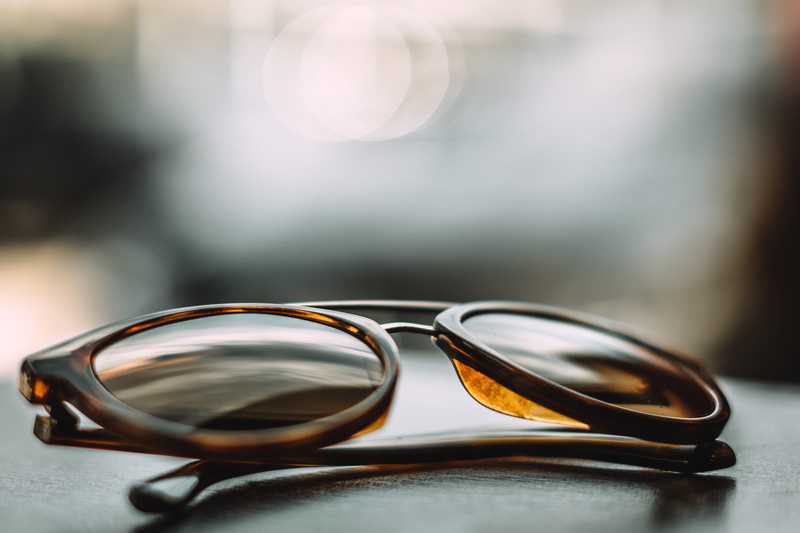 glass - material, close-up, single object, brown, close, protection, 5K, eyeglasses, blur, luxury, design, fashion, glasses, framed, eyewear, still life