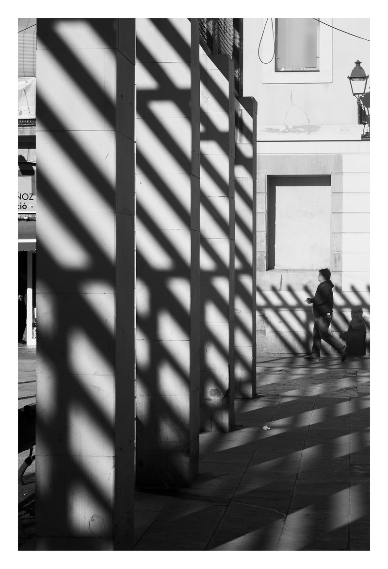walking, grayscale, man, pullover, photography, sunlight, barcelona, built structure, gray, people, walk, day, lamppost, near, transfer print, travel, 2K