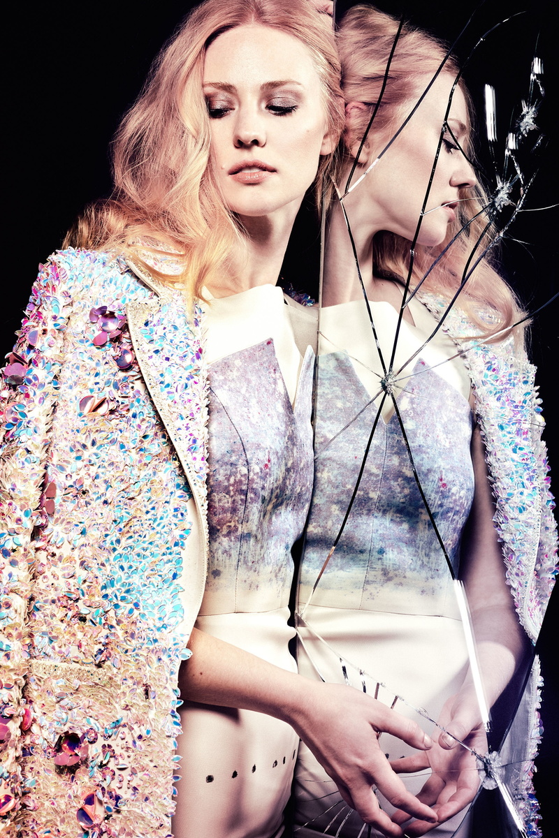 broken glass, females, blonde, mirror, beautiful people, reflection, adult, lifestyles, togetherness, actress, fashion, Mens Health Magazine, leisure activity