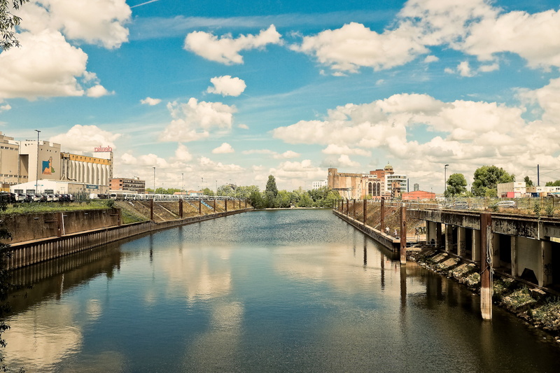 waterfront, dirty, built structure, mirroring, graffiti, transient, pforphoto, architecture, flawlessness, old, mood, day, atmosphere, end, leave, no people
