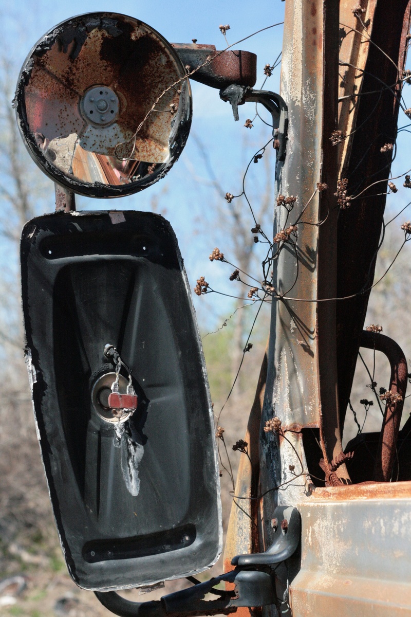 architecture, rusty, yard, broken, nature, obsolete, land vehicle, damaged, junkyard, truck, day, transportation, mirror, antique, metal, outdoors, retro styled