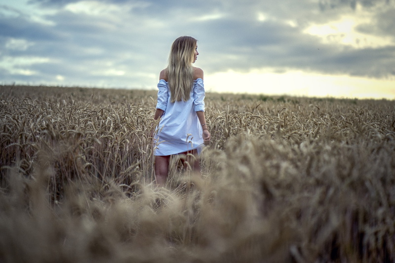 wheat, 1080P, hairstyle, women outdoors, blonde, model, nature, agriculture, land, bare shoulders, beauty in nature, growth, back, outdoors, leisure activity