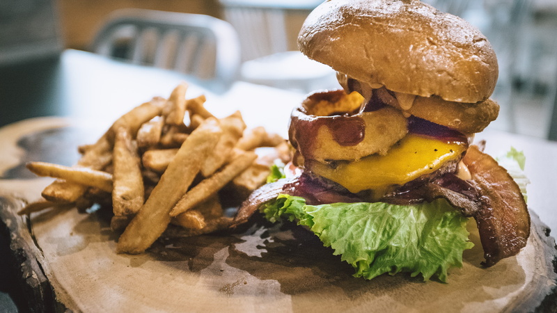 ready-to-eat, hamburger, focus on foreground, patty, serve, grilled, snack, chips, cheese, still life, burger, unhealthy eating, potato, wood, onion ring
