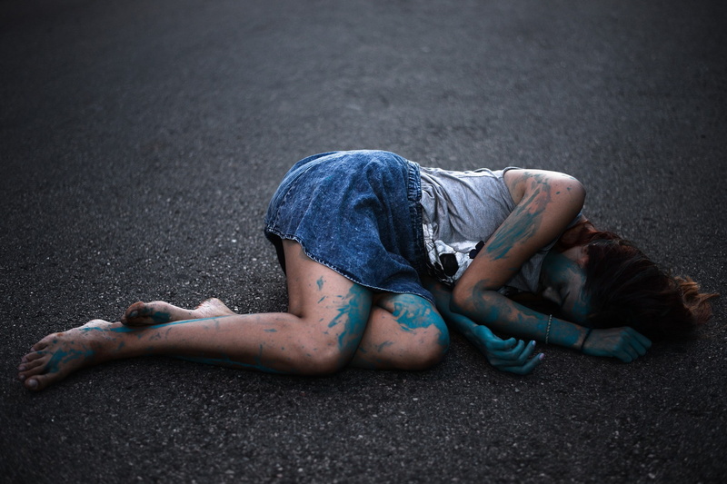 Barefoot, ground, Vignette, Lying Down, 1080P, Denim Skirt, Body Paint, women, blue