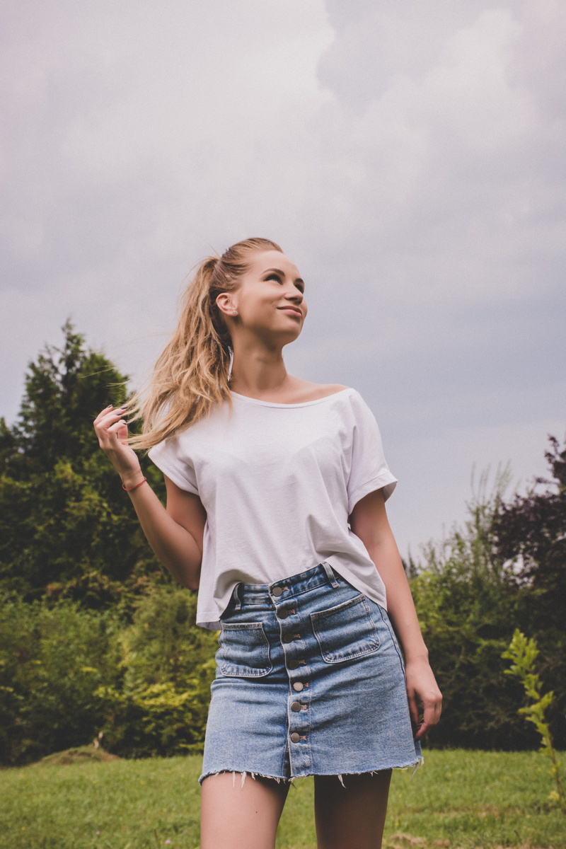 outdoors, teen, one person, teenage girls, three quarter length, sky, leisure activity, jeans, day, blouse, hair, lifestyles, hairstyle, real people, girl