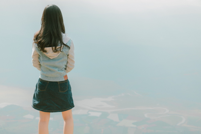 person, jacket, lifestyles, nature, child, real people, hair, female, casual clothing, sightseeing, rear view, care, back, back view, young women, leisure activity