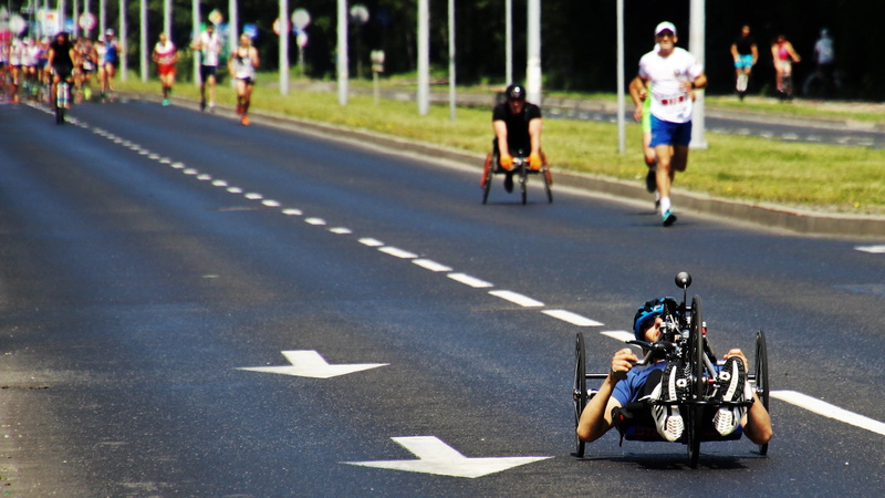 road, day, activity, sports, games, in the group, sparring, transportation, runs, incidental people, men, sports race, competition, sport, city, marathon