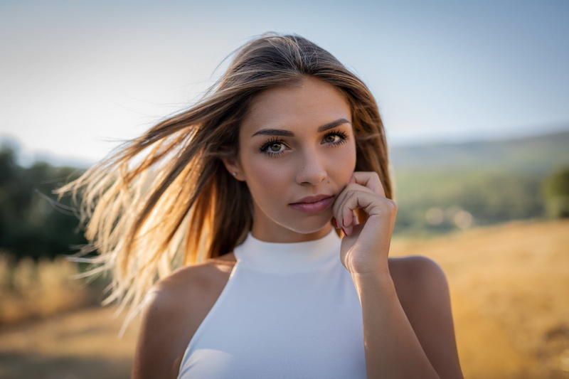 1080P, hairstyle, young adult, looking at camera, beautiful woman, headshot, touching face, pink lipstick, lifestyles, leisure activity, depth of field