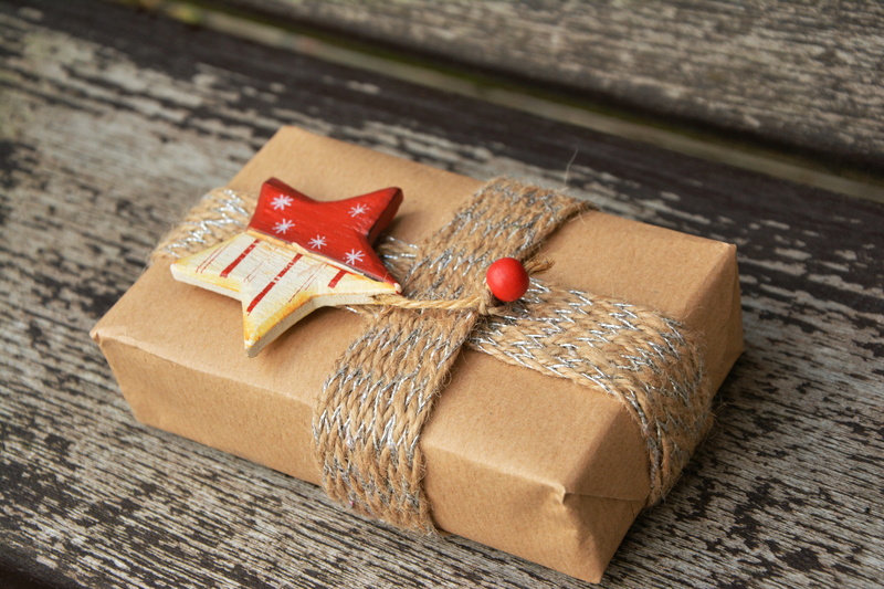 day, give away, close-up, indoors, high angle view, pack, advent, wood - material, red, focus on foreground, surprise, box - container, wood grain, give