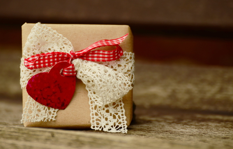 ribbon, birthday, candle, gift box, wrapping paper, give away, mothers day, no people, red, packaging, selective focus, 4K, indoors, white, wood - Material