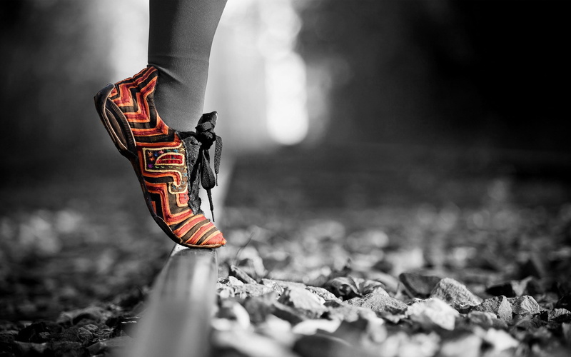 selective coloring, shoe, effort, low section, depth of field, human limb, shoes, outdoors, sports shoe, sport, surface level, adult, one person, limb