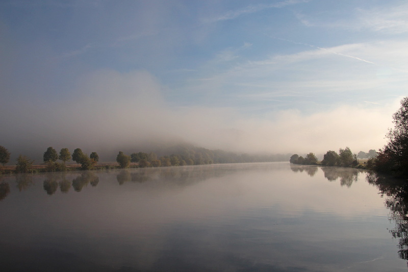 cloud - sky, fog, non-urban scene, morning mist, sky, tree, idyllic, nature, tranquil scene, tranquility, reflection, river, morning calm, water, day, saar