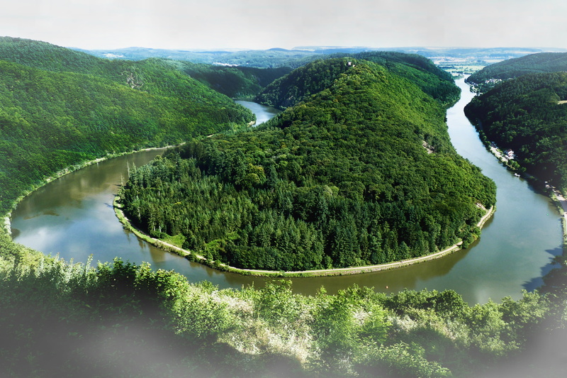 water, forest, growth, tranquility, sky, high angle view, mountain, green Color, cloud - sky, landscape, landscapes, tranquil scene, Loop, tree, plant