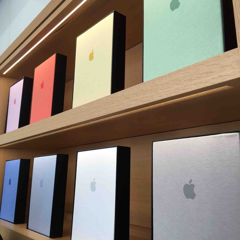 wall - building feature, 720P, no people, glass - material, t-shirt, built structure, outdoors, sunlight, 1 infinite loop, apple t-shirt, apple, building