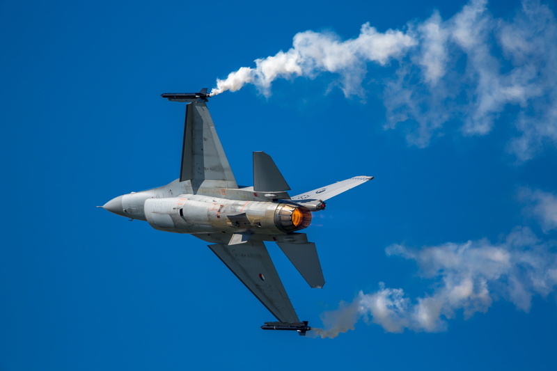 aerobatics, air vehicle, general dynamics, payerne, f 16, sky, plane, flying, transportation, air show, air force, mode of transportation, cloud - sky