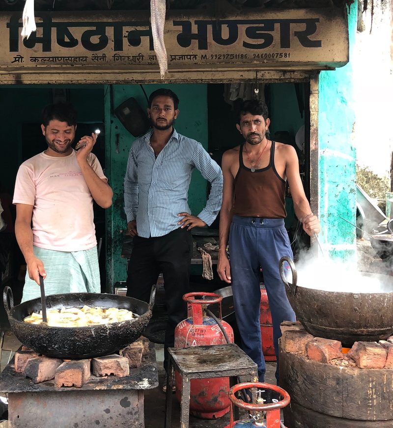 jaipur rd, 1080P, village, burning, young men, cooking on gas, food, vest, food and drink, rajasthan, breakfast, lifestyles, gas, samosas, propane, three quarter length