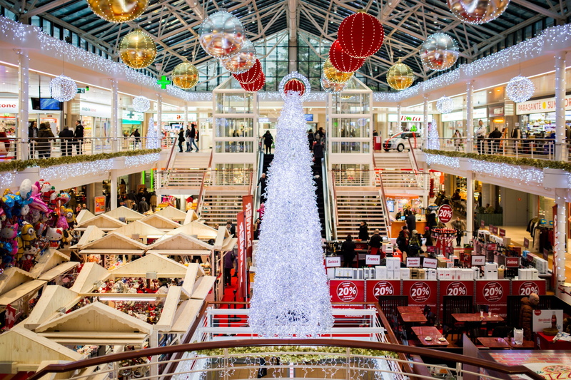 lifestyles, real people, indoors, women, decorations, incidental people, day, adult, motion, art and craft, christmas, people, shopping mall, amusement park