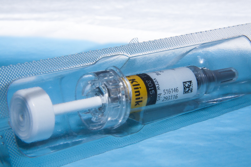 vial, pack, bottle, sharp, studio shot, inhibition of blood coagulation, blue, medicine, white background, indoors, blister, science, vaccination, research