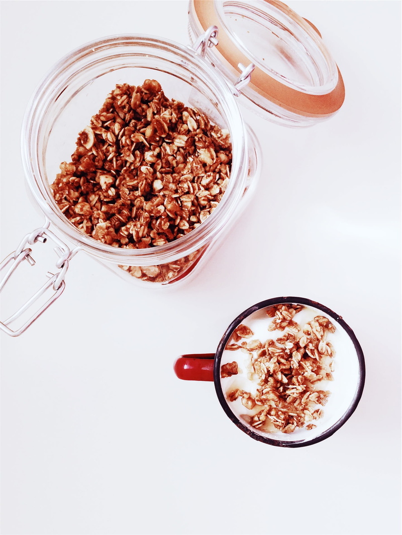 jar, refreshment, oats - food, food and drink, cereal, white background, indoors, studio shot, food, breakfast, morning, milk, cereals, drink, container