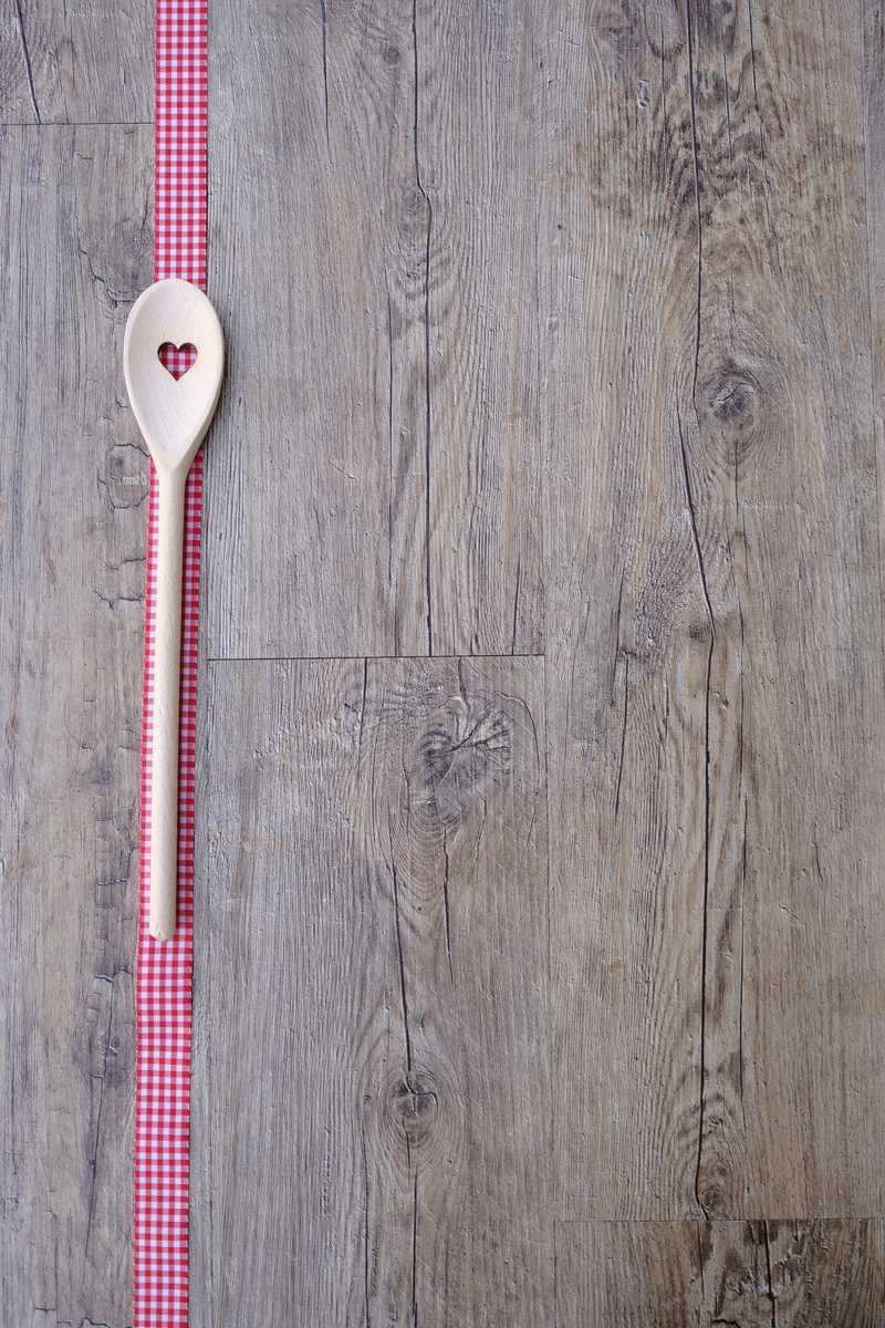 kitchen, pattern, studio shot, heart, coupon, spoon, invitation, heart shape, table, striped, love, cook, indoors, wood - material, 5K, emotion, meal voucher
